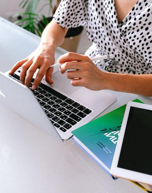 ALAN HAMMOND is seeking a Luxury Fashion Wholesale Sales Representative (Remote NYC or LA)