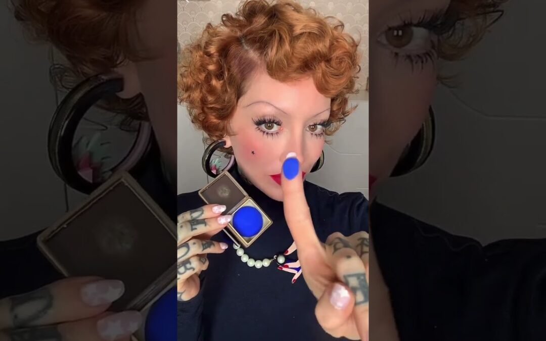 1920’s Blue Eyeshadow